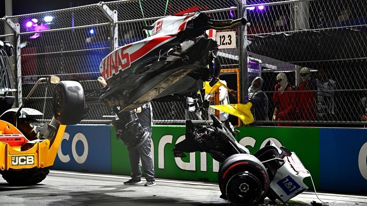 Mick Schumachers Auto nach seinem Unfal in Saudi Arabien
