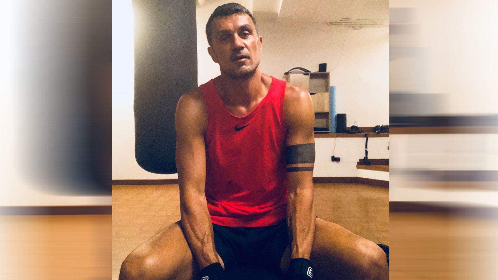 
                <strong>Paolo Maldini heute</strong><br>
                ...heute ist die Milan-Legende 54 Jahre alt. Die Haare sind ab, dafür hat der Italiener an Muskeln zugelegt.
              