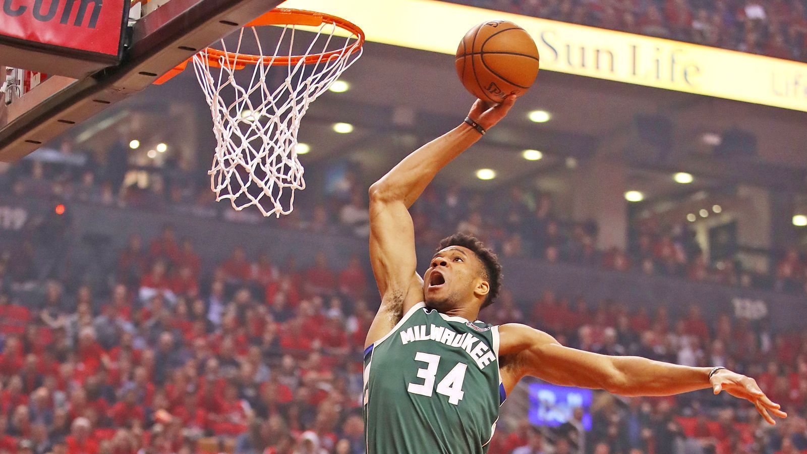 
                <strong>Giannis Antetokounmpo (Milwaukee Bucks)</strong><br>
                Stärke: Position: Small Forward
              