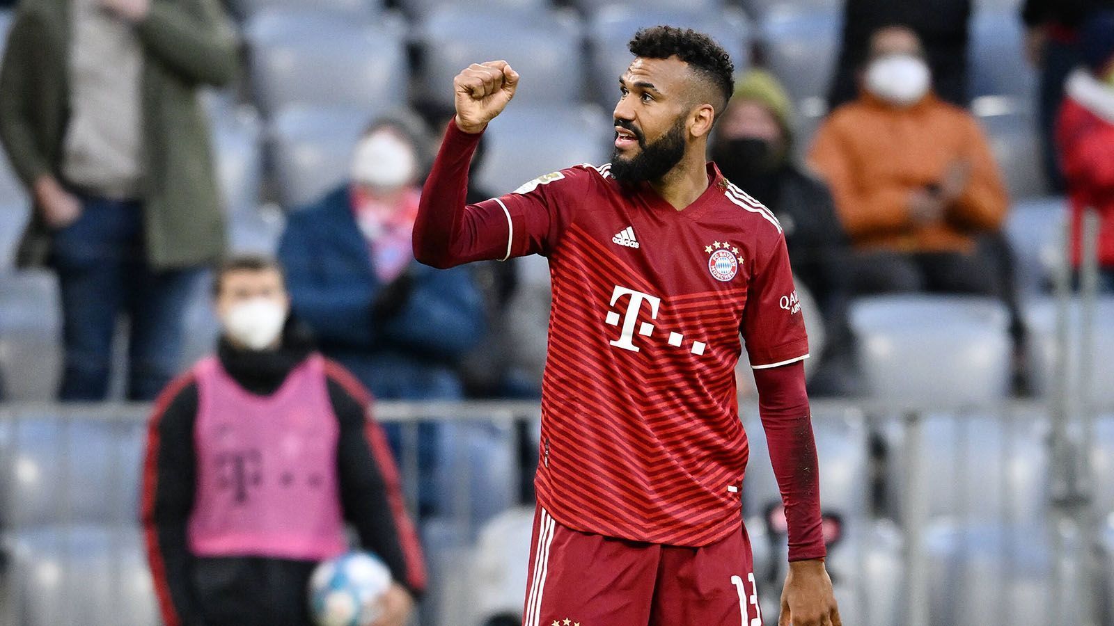 
                <strong>Eric Maxim Choupo-Moting (2020/21von Paris Saint-Germain)</strong><br>
                Der Kameruner wusste von Beginn an, dass er in München wenig spielen würde. Choupo-Moting gibt sich seit zwei Jahren bereitwillig mit einer Jokerrolle zufrieden. An Robert Lewandowski kommt der 33-Jährige natürlich nicht vorbei. Trotzdem verbreitet er keine schlechte Stimmung und liefert solide Leistungen ab, wenn er spielen darf. Fügt sich in die Riege der Bayern-Backup-Stürmer um Claudio Pizarro oder Sandro Wagner ein.
              