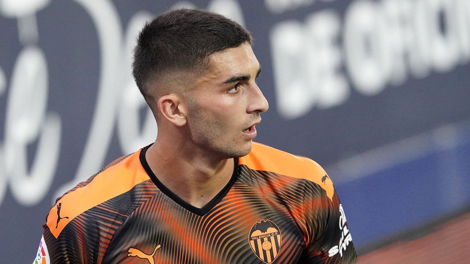 
                <strong>Ferran Torres (FC Valencia)</strong><br>
                Zwischenzeitlich war Valencias Nachwuchstalent ein heißes Thema bei Bayern und auch bei Dortmund, doch in den letzten Wochen nahmen die Gerüchte um den 20 Jahre alten Torres rapide ab, sodass ein Wechsel nach München momentan äußerst unwahrscheinlich ist. 
              