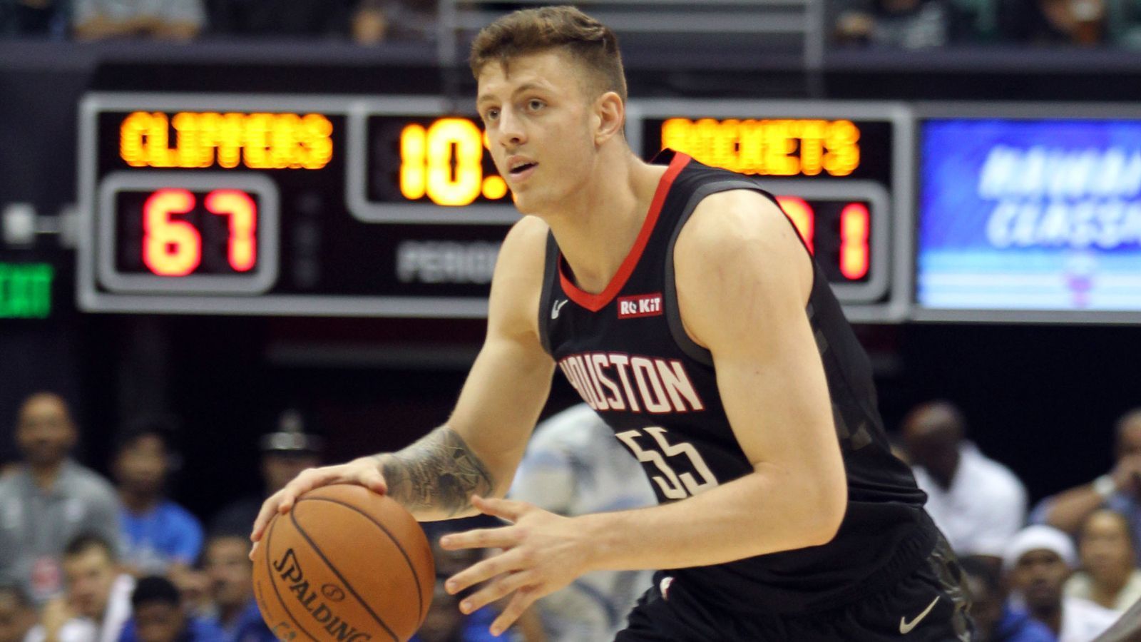 
                <strong>Isaiah Hartenstein (Houston Rockets)</strong><br>
                Isaiah Hartenstein hatte als einziger deutscher NBA-Profi die Weltmeisterschaft 2019 vorzeitig abgesagt. Der Power Forward spielte stattdessen für die Rio Grande Valley Vipers, dem Farmteam der Houston Rockets, in der NBA-G-League und nahm dort eine erstaunliche Entwicklung: Der 2,13 Meter große Deutsch-Amerikaner gewann mit seinem Team nicht nur den Meistertitel, sondern wurde auch noch als bester Spieler der Finalserie ausgezeichnet. Ob ihm das einen Schub für die bevorstehende NBA-Saison gibt?
              