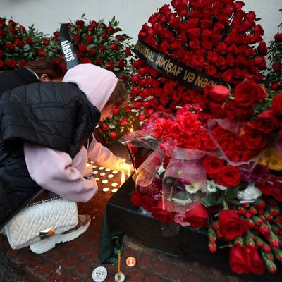 Nach dem Absturz von Passagierflugzeug in Kasachstan