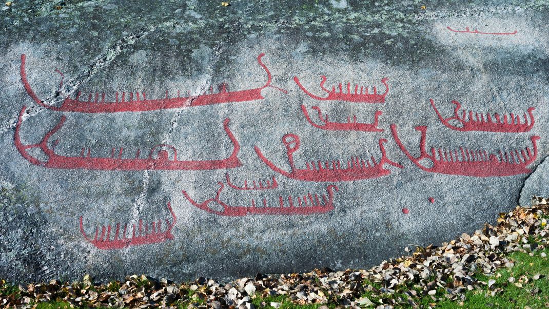 Historische Felsritzungen zeigen die unterschiedlichen Schiffe der Wikinger.