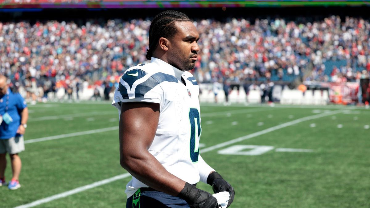 FOXBOROUGH, MA - SEPTEMBER 15: Seattle Seahawks linebacker Tyrel Dodson (0) before a game between the New England Patriots and the Seattle Seahawks on September 15, 2024, at Gillette Stadium in Fox...