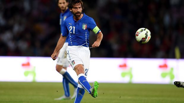 
                <strong>Mittelfeld: Andrea Pirlo</strong><br>
                Mittelfeld: Andrea Pirlo. 2012, 2013 und 2014 wurde der Mittelfeld-Regisseur zu Italiens Fußballer des Jahres gewählt. Im Ranking zur Wahl des Weltfußballers reichte es nicht einmal für die Top Drei.
              