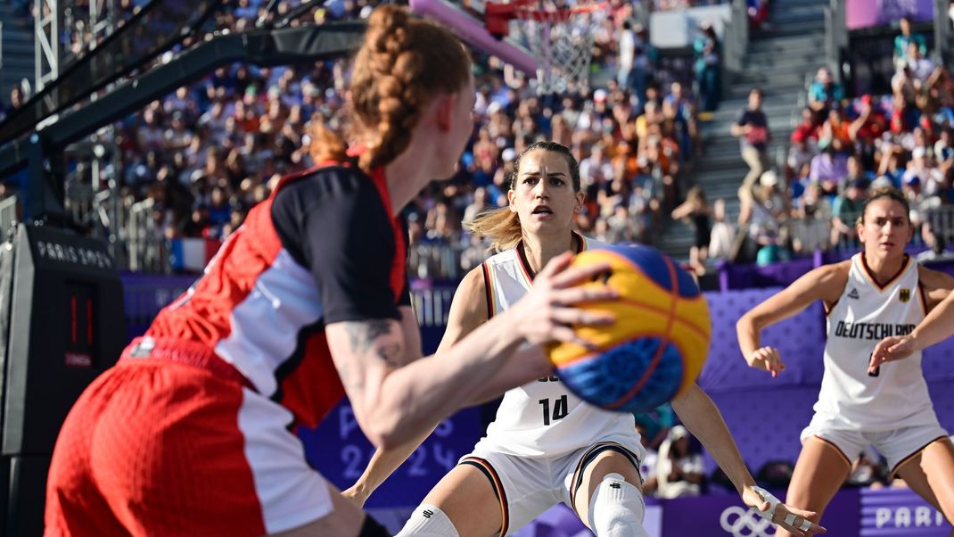 Die  3x3-Basketballerinnen stehen im Finale der olympischen Spiele.