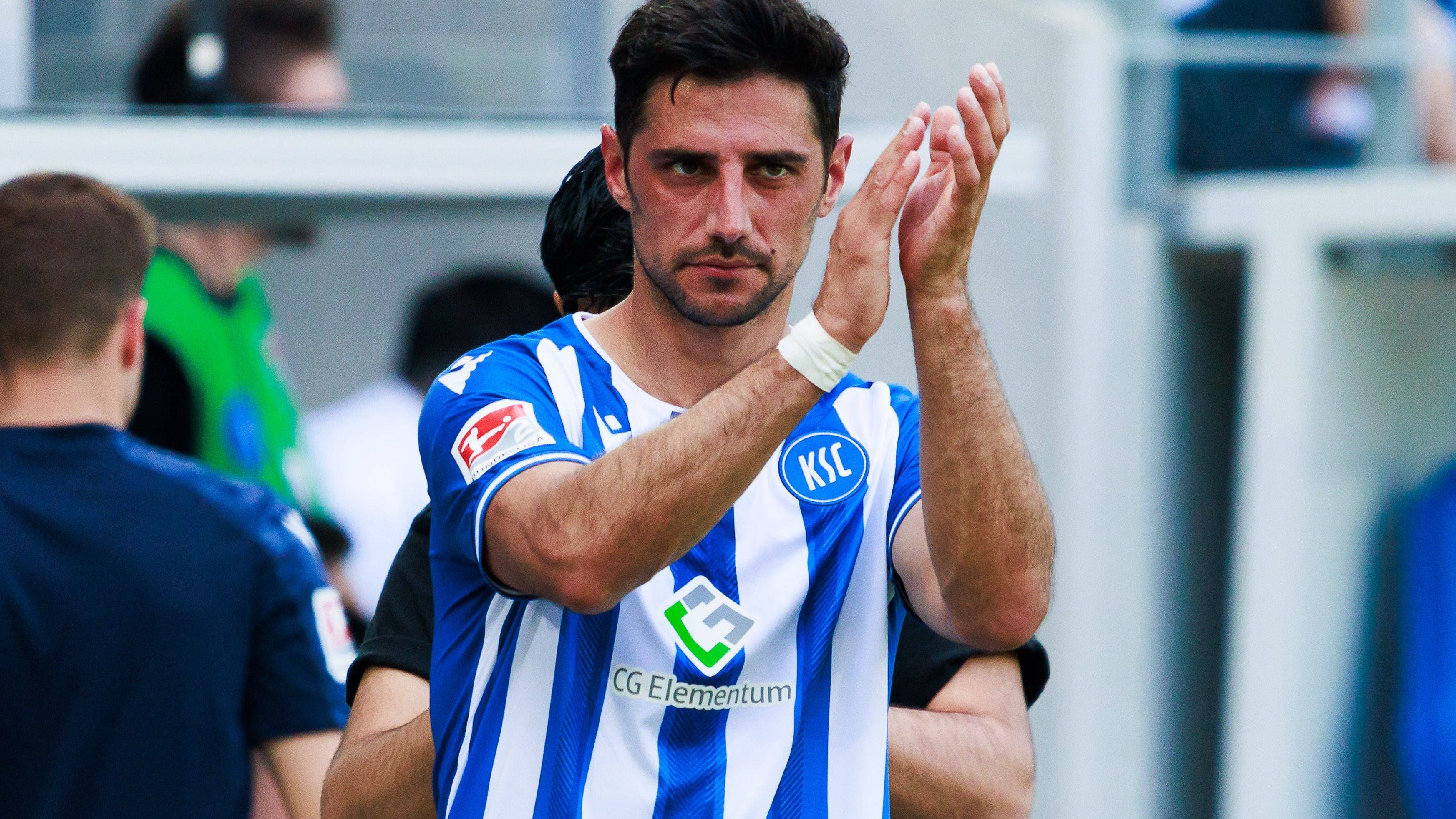 <strong>Lars Stindl (Karlsruher SC)</strong><br>In 376 Bundesligapartien stand Lars Stindl für Borussia Mönchengladbach, Hannover 96 und den Karlsruher SC auf dem Platz. Die meisten absolvierte er für die "Fohlen", bei denen er über Jahre Stammspieler war. Für seine letzte Saison als Profi kehrte Stindl nochmal zu seinem Ausbildungsverein zurück. Beim KSC ist nun Schluss.