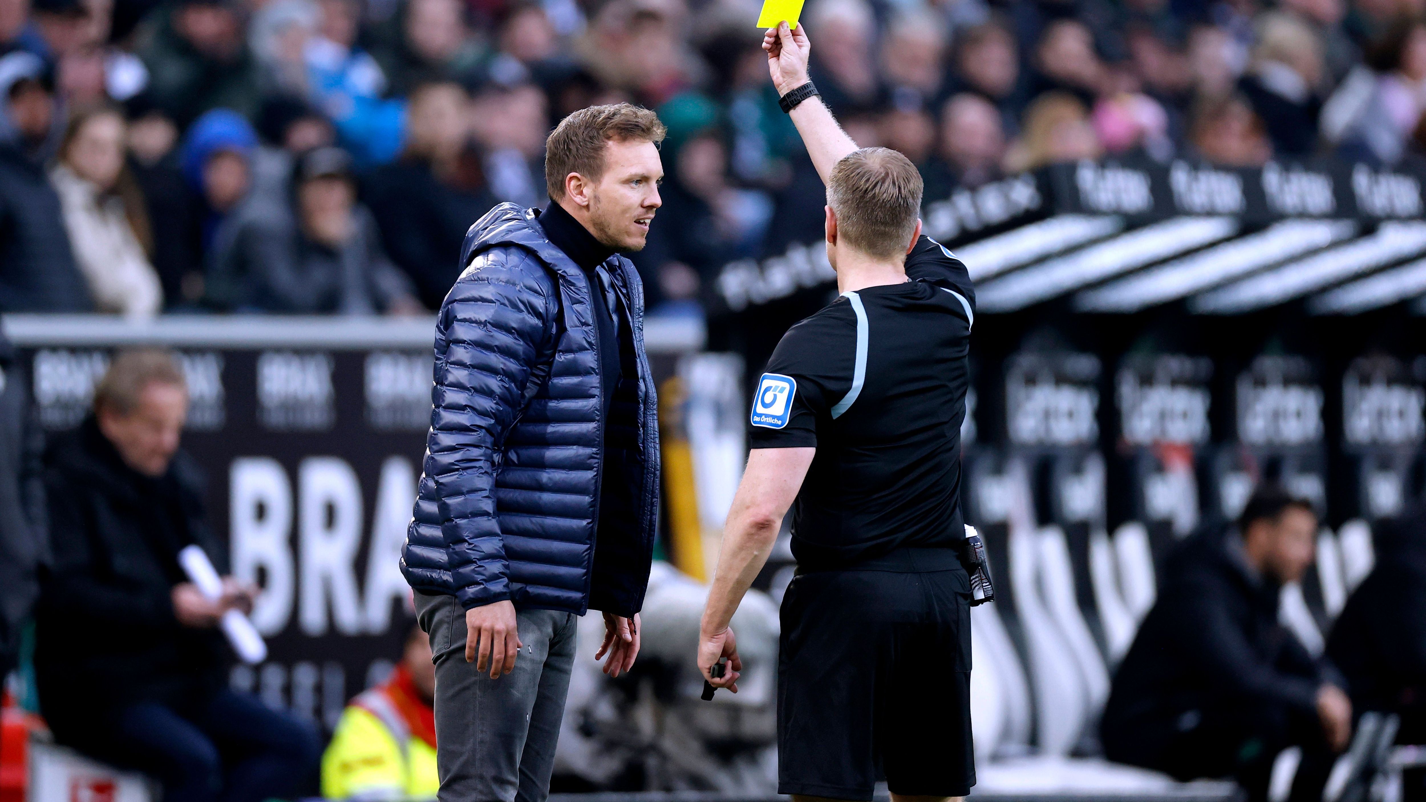 <strong>2023: FC Bayern Disziplinlos</strong><br>In der vergangenen Saison beklagte Hamann fehlende Disziplin beim FC Bayern. "Neuer fährt Ski im Risiko-Gebiet, Gnabry fliegt zur Modenschau, Sane macht sich nichts aus Pünktlichkeit und seit letzter Woche ist der Trainer auch in diesem illustren Kreis der Disziplinlosen", schrieb er in seiner "Sky"-Kolumne. Grund: Julian Nagelsmann hatte sich abfällig über die Schiedsrichter geäußert.