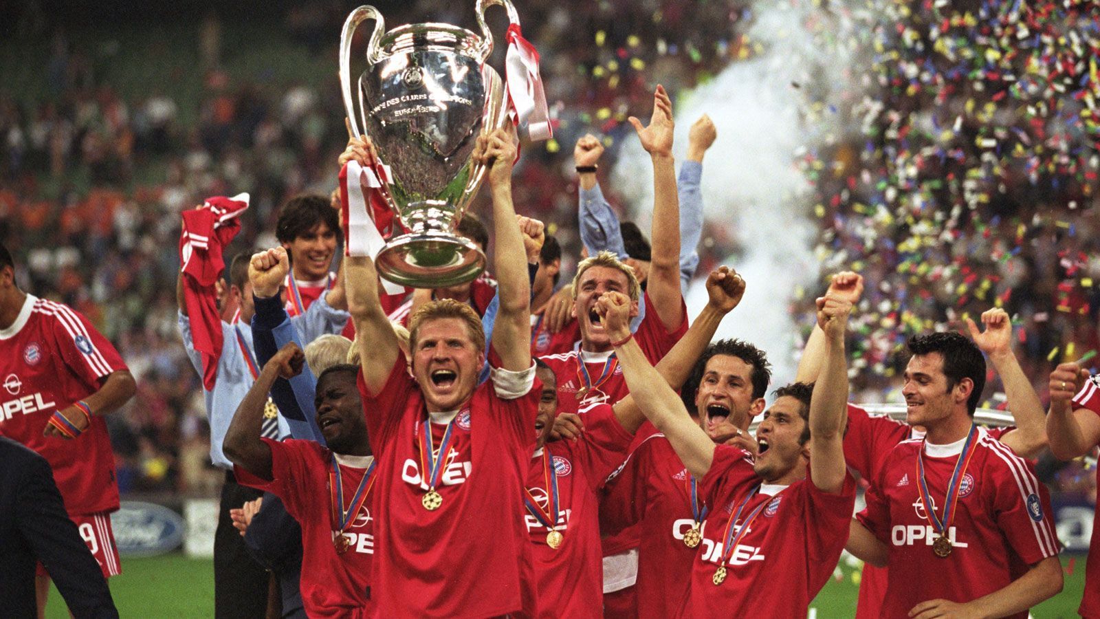 
                <strong>23. Mai 2001: Der FC Bayern holt die Champions League</strong><br>
                Am 23. Mai 2001 holt der FC Bayern München in Mailand erstmals wieder den Henkelpott nach 25 Jahren Abstinenz von Europas Fußball-Thron. ran.de blickt zurück auf die besten und eindrucksvollsten Endspiele der Champions League seit Einführung des Wettbewerbs im Jahr 1992.
              