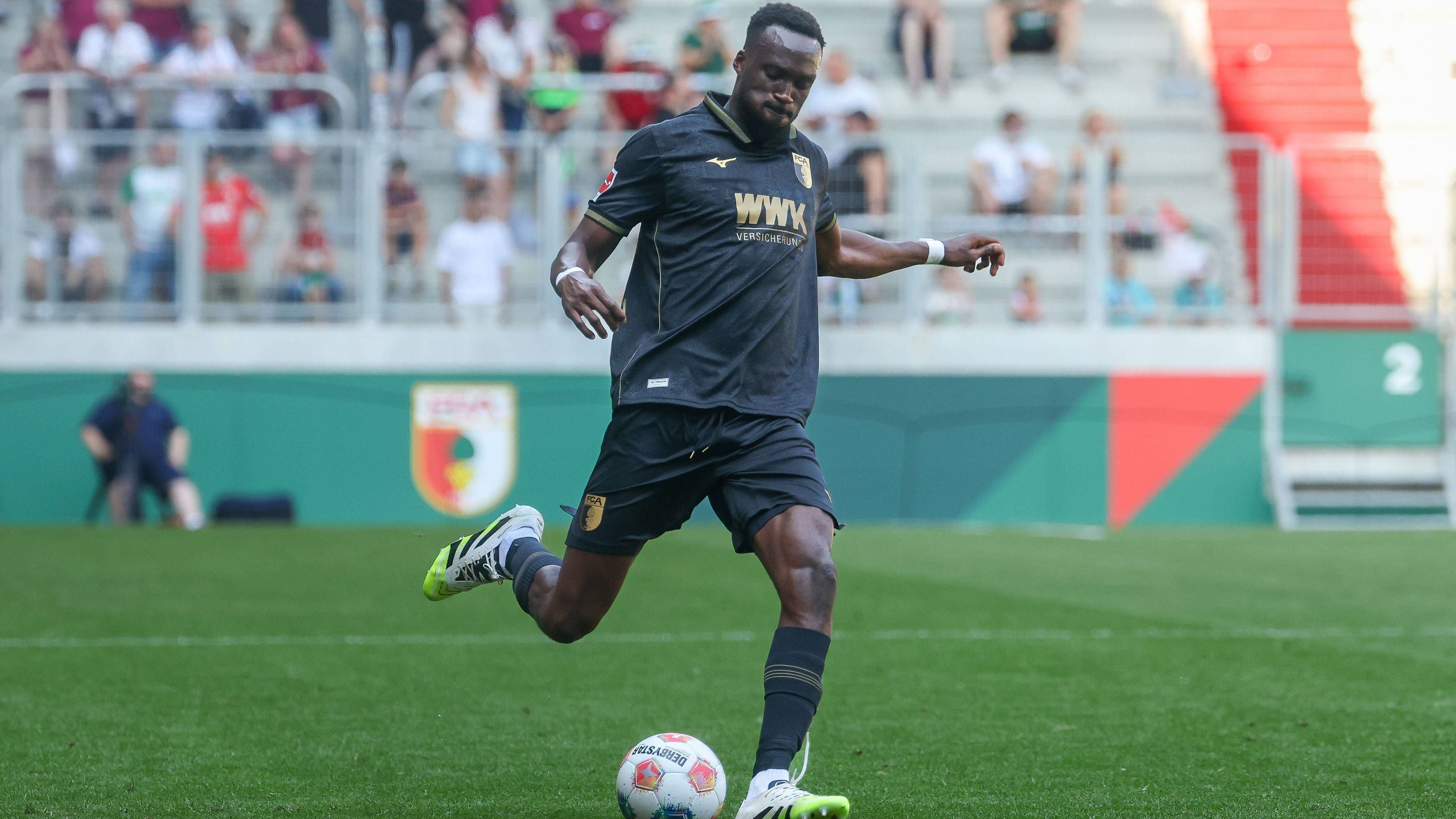 <strong>Chrislain Matsima (für fünf Millionen Euro vom AS Monaco zu Augsburg)</strong><br>Matsima war in der vergangenen Saison von Monaco nach Augsburg ausgeliehen und entwickelte sich schnell zur Stammkraft. Seine starken Auftritte weckten auch international Begehrlichkeiten. Deshalb zog der FCA die Kaufoption über fünf Millionen Euro – ein echtes Schnäppchen bei einem Marktwert von 22 Millionen Euro. In Sandro Wagners der Verteidigung sollte er gesetzt sein.