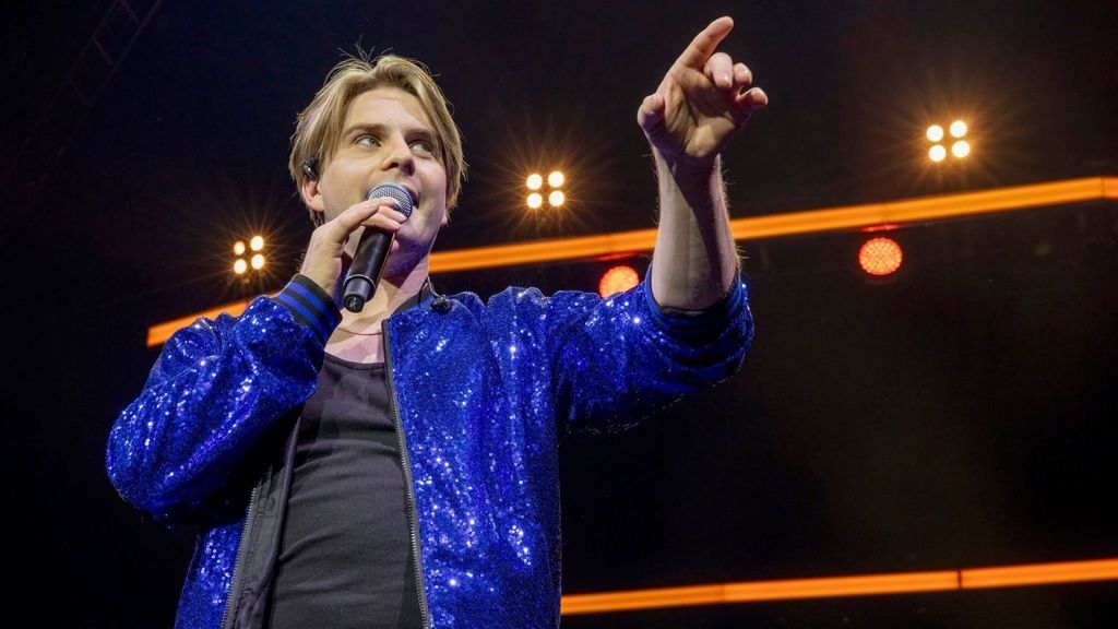 Schreck-Moment: Schlagerstar Vincent Gross reißt auf der Bühne die Hose