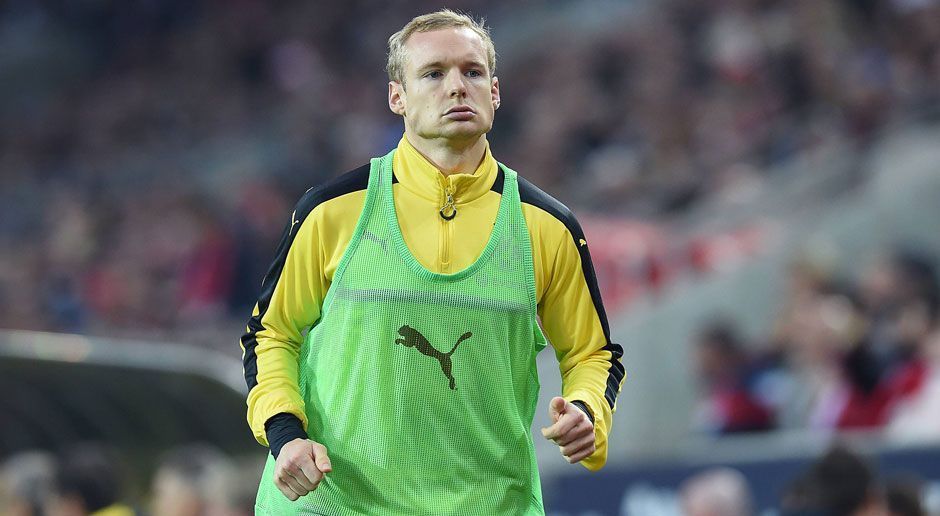 
                <strong>Sebastian Rode</strong><br>
                Sebastian Rode: War energischer als Castro, suchte öfter den (Lauf-)Weg nach vorne, war aber gleichzeitig ungenauer als Castro. Und das in einer Phase, als der BVB endlich mal begann, etwas druckvoller nach vorne zu spielen. Nach seiner Einwechselung war der BVB engagierter. Ob das allerdings speziell mit seiner Leistung zusammenhing, scheint fraglich. ran-Note: 3
              