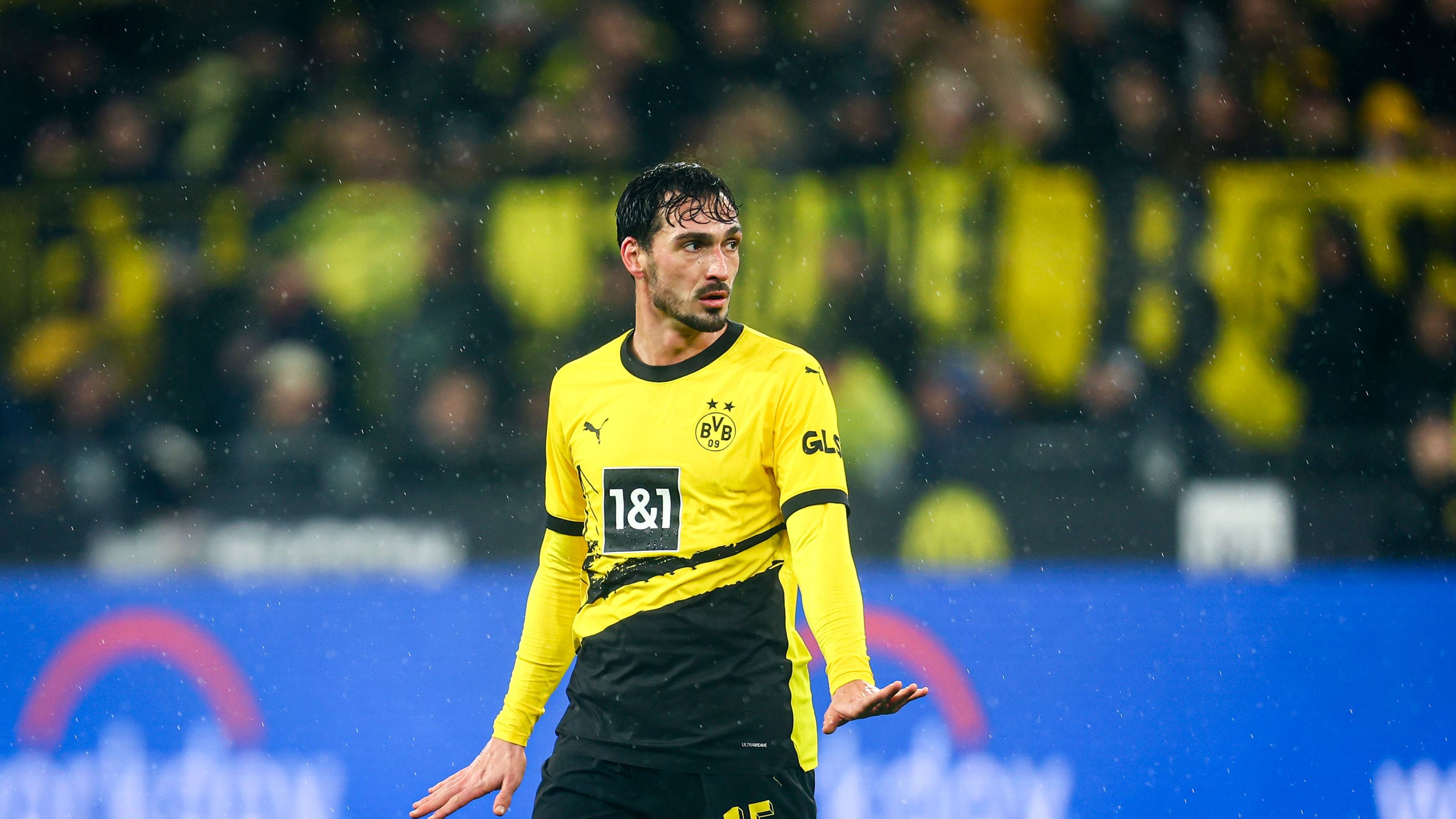 <strong>Mats Hummels (Borussia Dortmund)</strong><br><strong>Position:</strong>&nbsp;Abwehr<br><strong>Nationalität:</strong> Deutschland<br><strong>Alter:</strong> 35 Jahre<br><strong>Im Verein seit:</strong>&nbsp;1.7.2019<br><strong>Marktwert:</strong>&nbsp;6 Millionen Euro