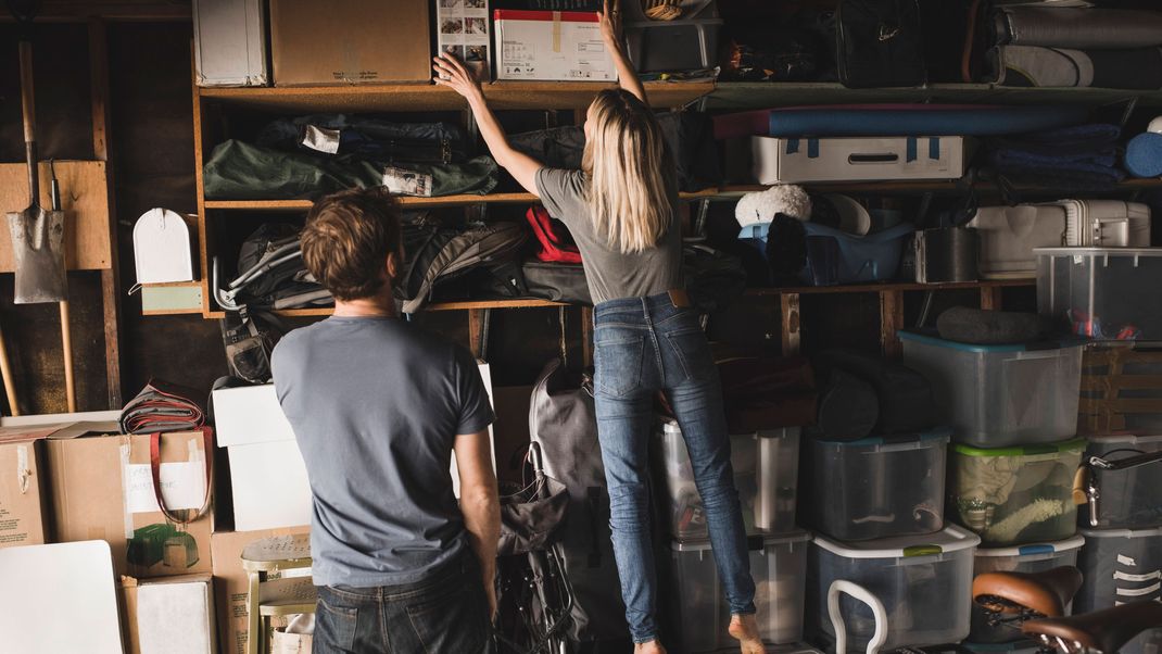 Viele nutzen die Garage als Stellplatz für verschiedene Gegenstände. Doch dabei gibt es einiges zu beachten, um kein Bußgeld zu bekommen.