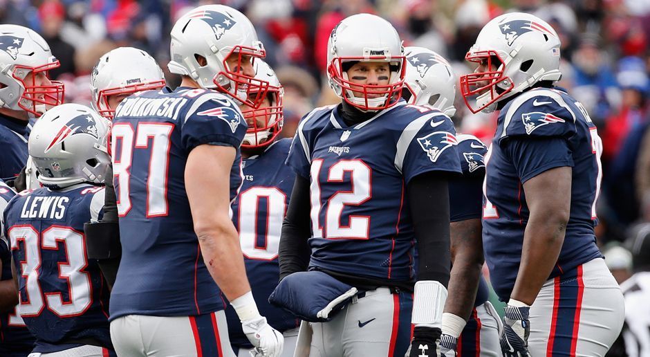 
                <strong>1. New England Patriots</strong><br>
                "Die Patriots sind vom Talent und Können her definitiv das beste Team der Playoffs. Deswegen muss man mit ihnen in der Postseason immer rechnen. Was allerdings unterschwellig eine Rolle spielen könnte: Offensive Coordinator Josh McDaniels und Defensive Coordinator Matt Patricia werden aktuell von vielen NFL-Teams für die Position des Head Coaches interviewt. Das kostet Zeit und könnte ein wenig die Vorbereitung auf die Divisional Round beeinträchtigen."
              