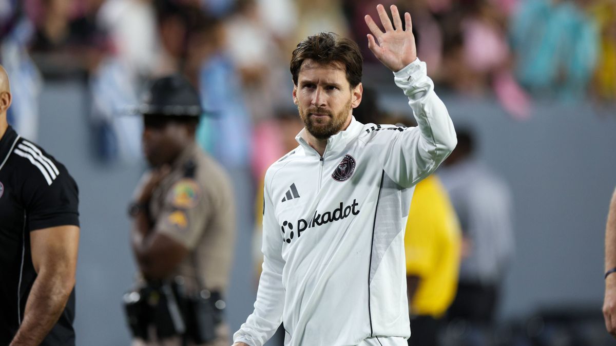 MLS, Fussball Herren, USA Preseason-Florida Derby-Inter Miami CF at Orlando City SC Feb 14, 2025; Tampa, FL, USA; Inter Miami CF forward Lionel Messi (10) waves to fans after a match against Orland...