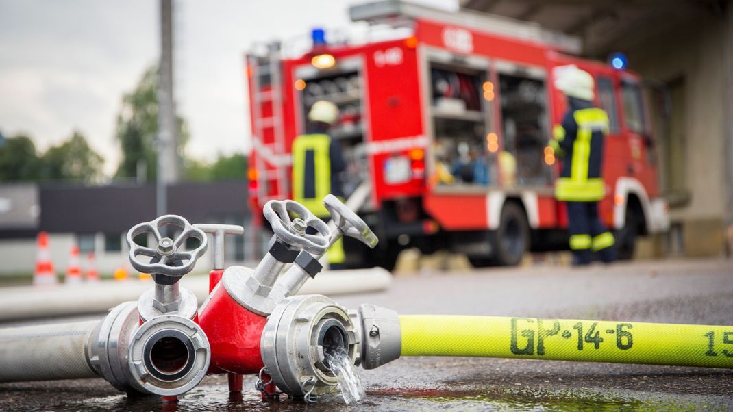 Bei einem Brand in einem Wohnhaus in Eberswalde (Brandenburg) kamen am Samstag (14. September) zwei Menschen ums Leben (Symbolbild).