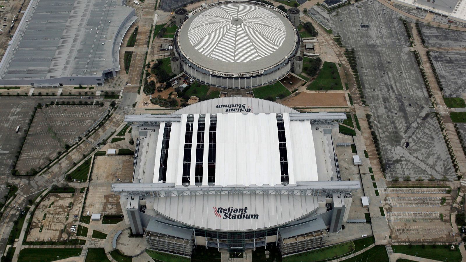 
                <strong>Houston (drei Super Bowls ausgetragen)</strong><br>
                &#x2022; Stadien: NRG Stadium (2004, 2017), Rice Stadium (1974)<br>
              