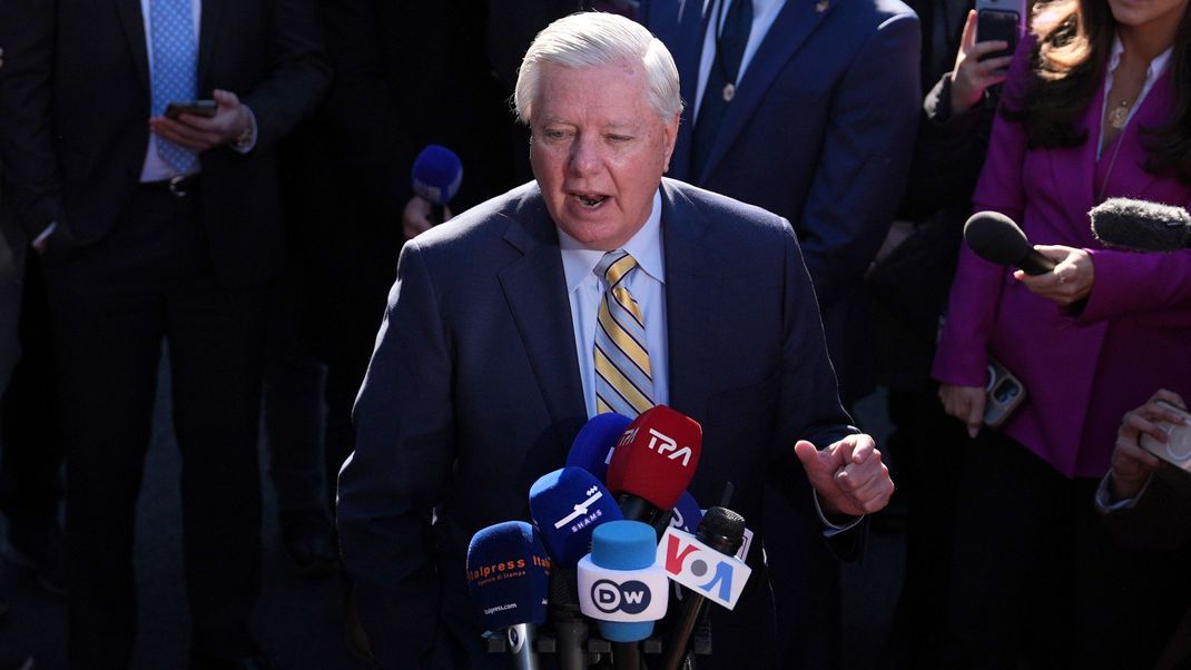 Der Senator Lindsey Graham fordert US-Präsident Donald Trump zu einer härteren Gangart gegenüber Russland auf, um den Kreml zu Verhandlungen im Ukraine-Krieg zu bewegen.