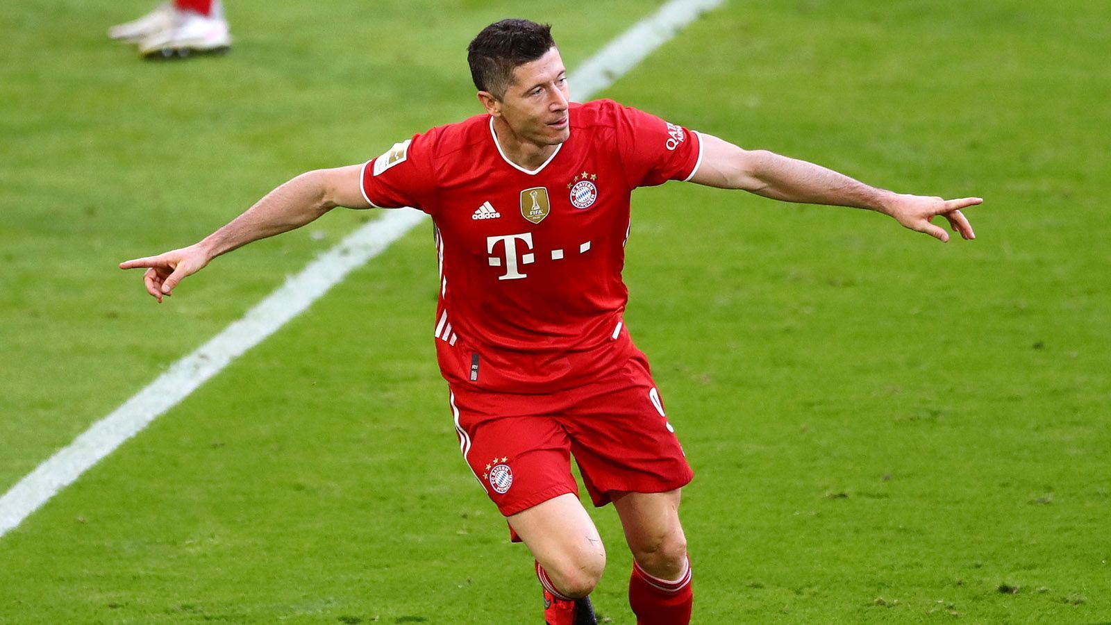 
                <strong>Kategorie: Bundesliga-Tore in einer Saison</strong><br>
                Robert Lewandowski steht aktuell nach 27 Spielen bei 39 Toren und sieben Assists (46 Scorerpunkten). Seine Torquote liegt bei unglaublichen 1,44 Treffern pro Partie.Müller-Lewandowski 1:1
              