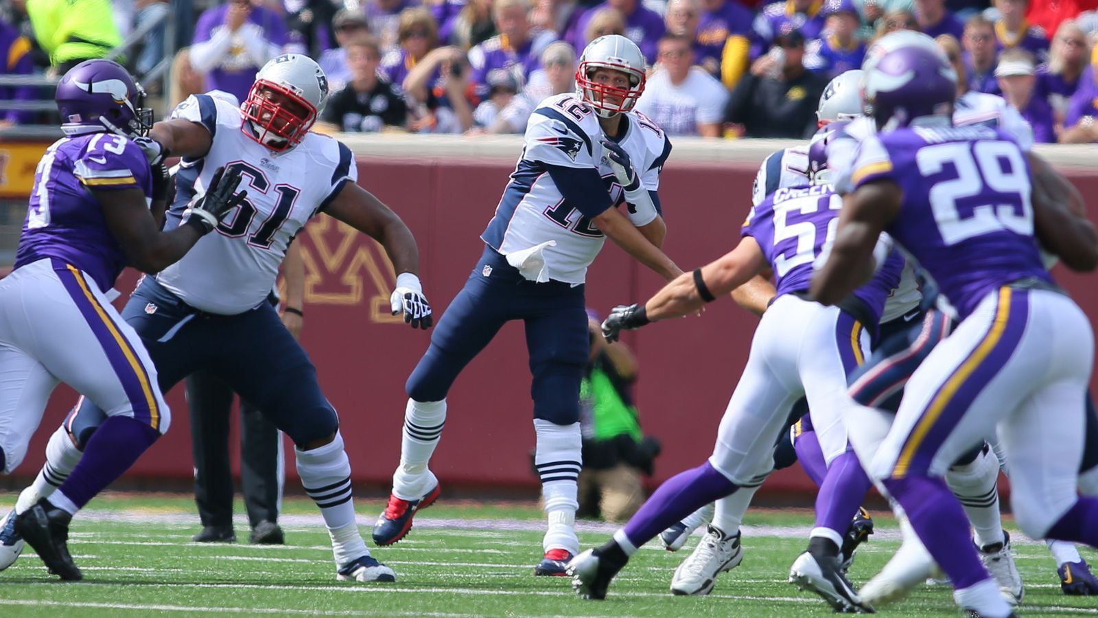 
                <strong>Minnesota Vikings</strong><br>
                Tom Brady vs. Minnesota Vikings: 6 Siege, 0 Niederlagen
              