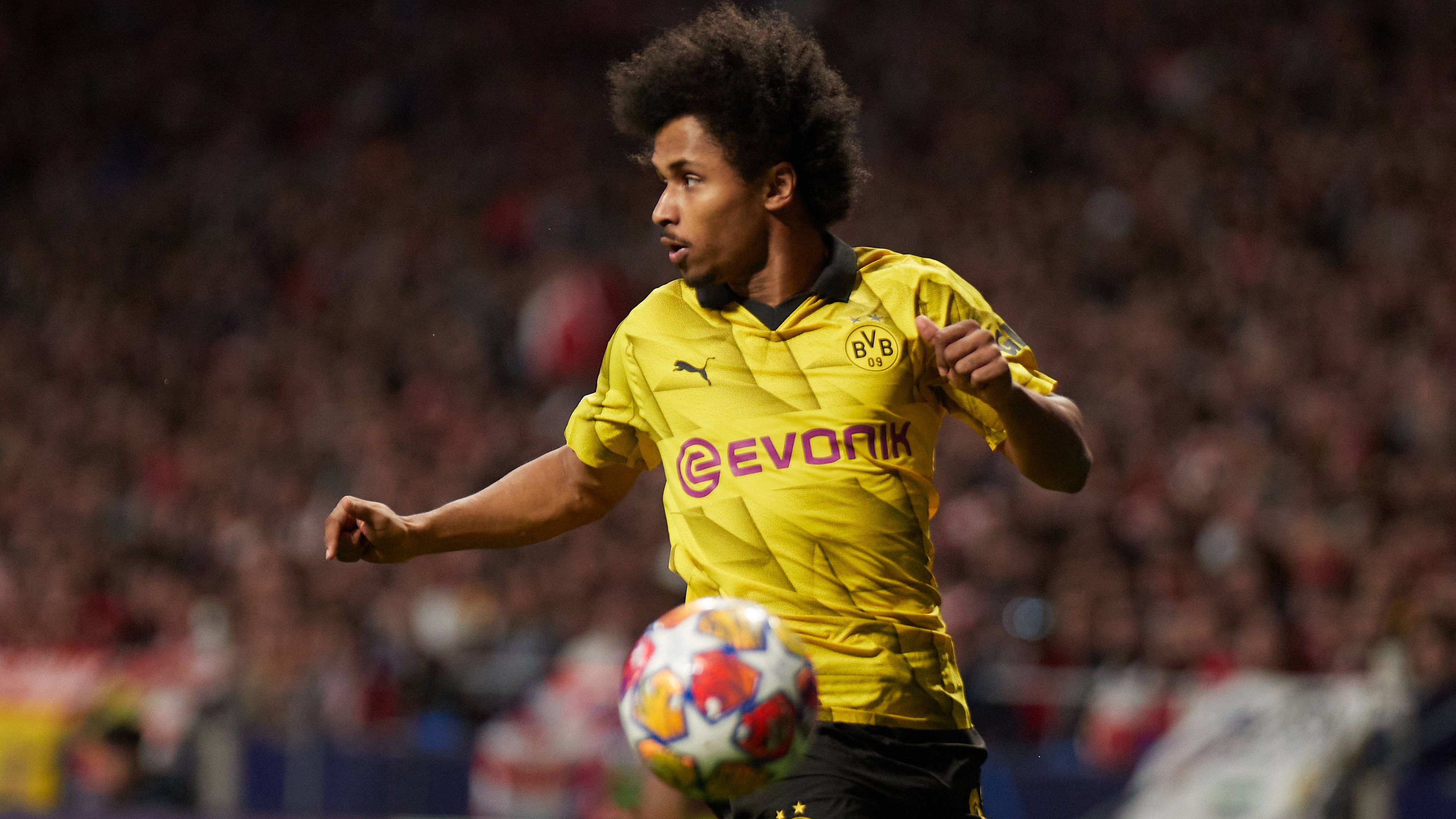 <strong>Karim Adeyemi (Borussia Dortmund)</strong><br>Deutlich schwächer als sein Counterpart Sancho. Gewinnt wenig Dribblings und kann fast gar keine Torgefahr ausstrahlen. Hat gut 20 Minuten vor dem Ende Feierabend, Bynoe-Gittens kommt für ihn rein. <strong><em>ran</em>-Note: 4</strong>