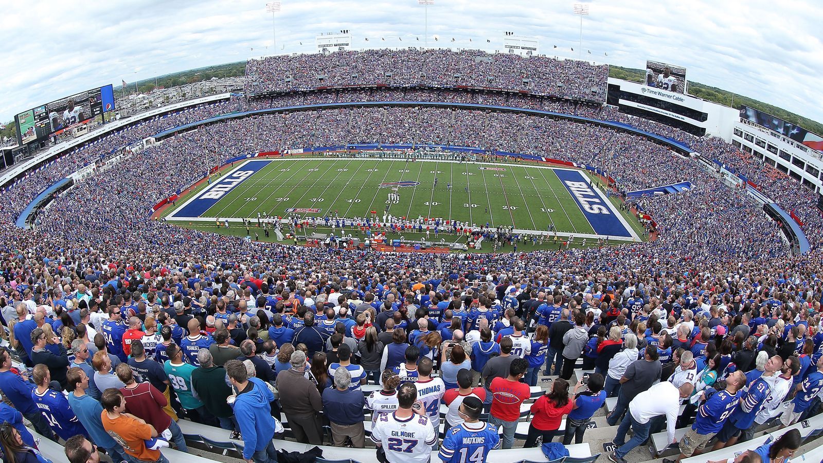 
                <strong>Platz 10: Highmark Stadium (71.608 Plätze)</strong><br>
                Highmark Stadium in Orchard Park, New York. Eröffnet: 1973. Heimstadion der Buffalo Bills.
              