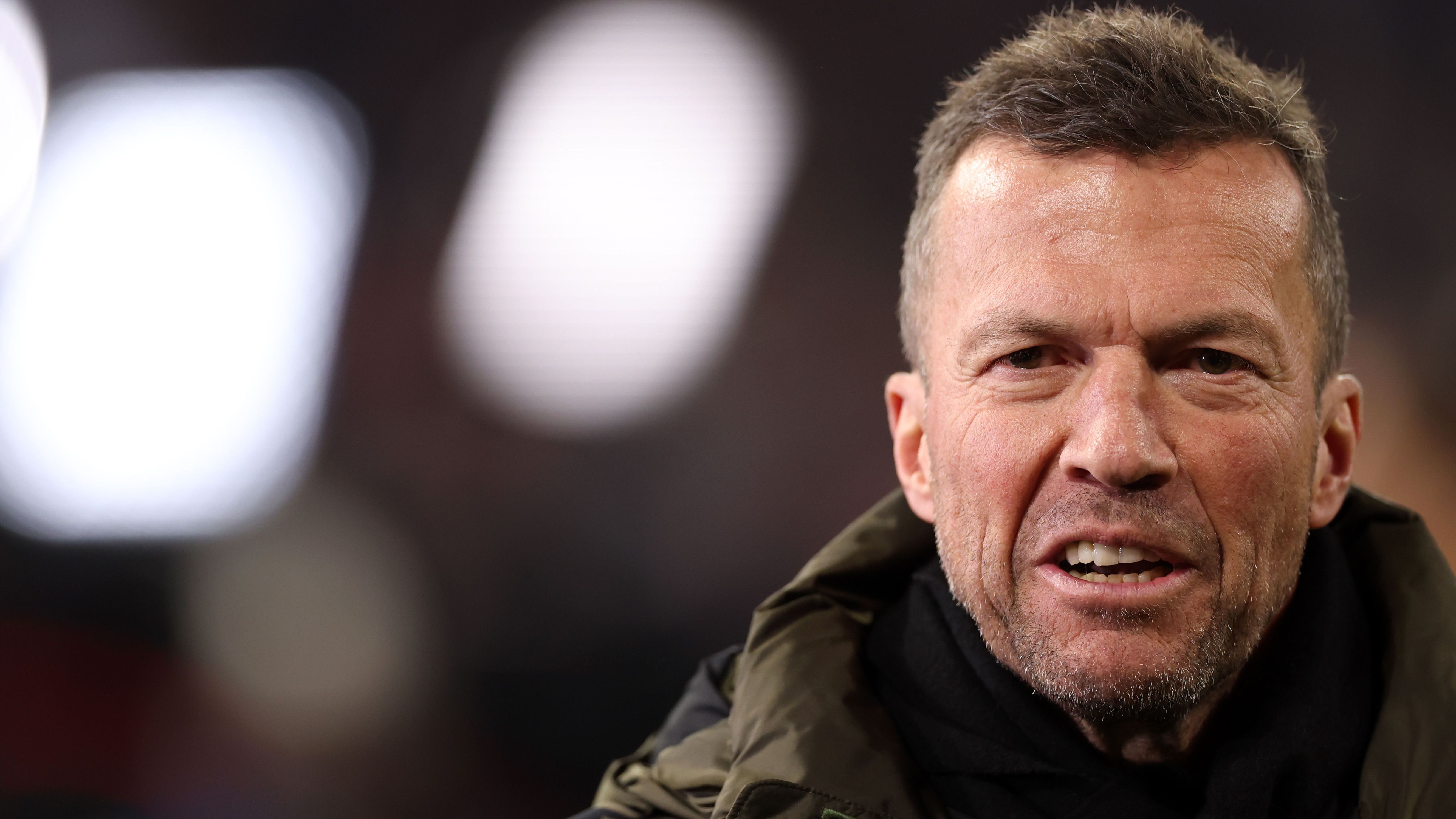 <strong>Lothar Matthäus (Raumausstatter)</strong><br>Als DFB-Rekordnationalspieler Lothar Matthäus seine Profikarriere begann, war es noch üblich, dass junge Fußballer einen normalen Beruf lernen. Nach seinem Schulabschluss machte Matthäus im väterlichen Betrieb eine Ausbildung zum Raumausstatter.