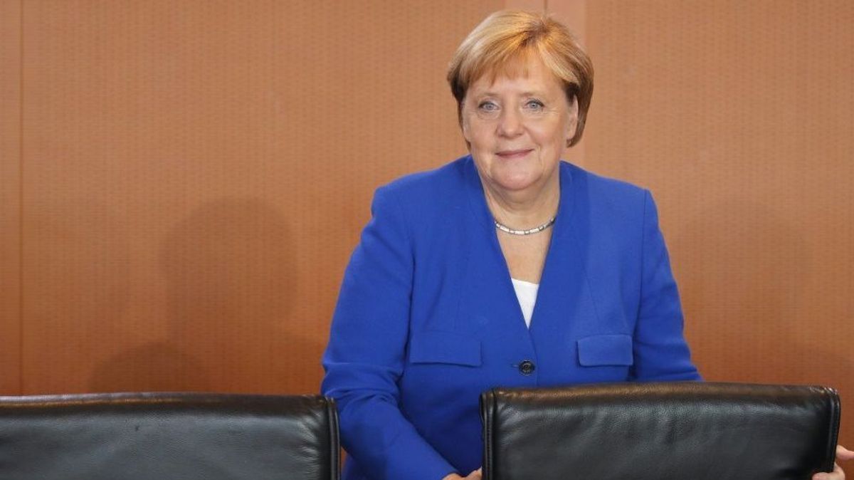 Angela Merkel lobt das DFB-Projekt in Frankfurt