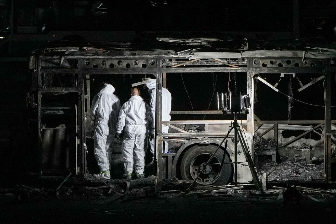 In einem Vorort von Tel Aviv explodierten drei leere Busse.