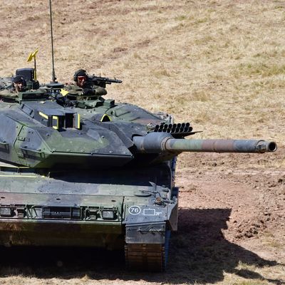 Ein Panzer Typ Leopard 2 