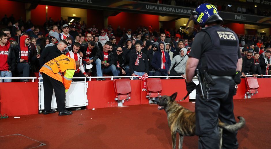 
                <strong>Ausschreitungen in London</strong><br>
                Auch als einige Köln-Anhänger im Stadion waren, kam es zu Auseinandersetzungen mit dem Sicherheitspersonal. 
              