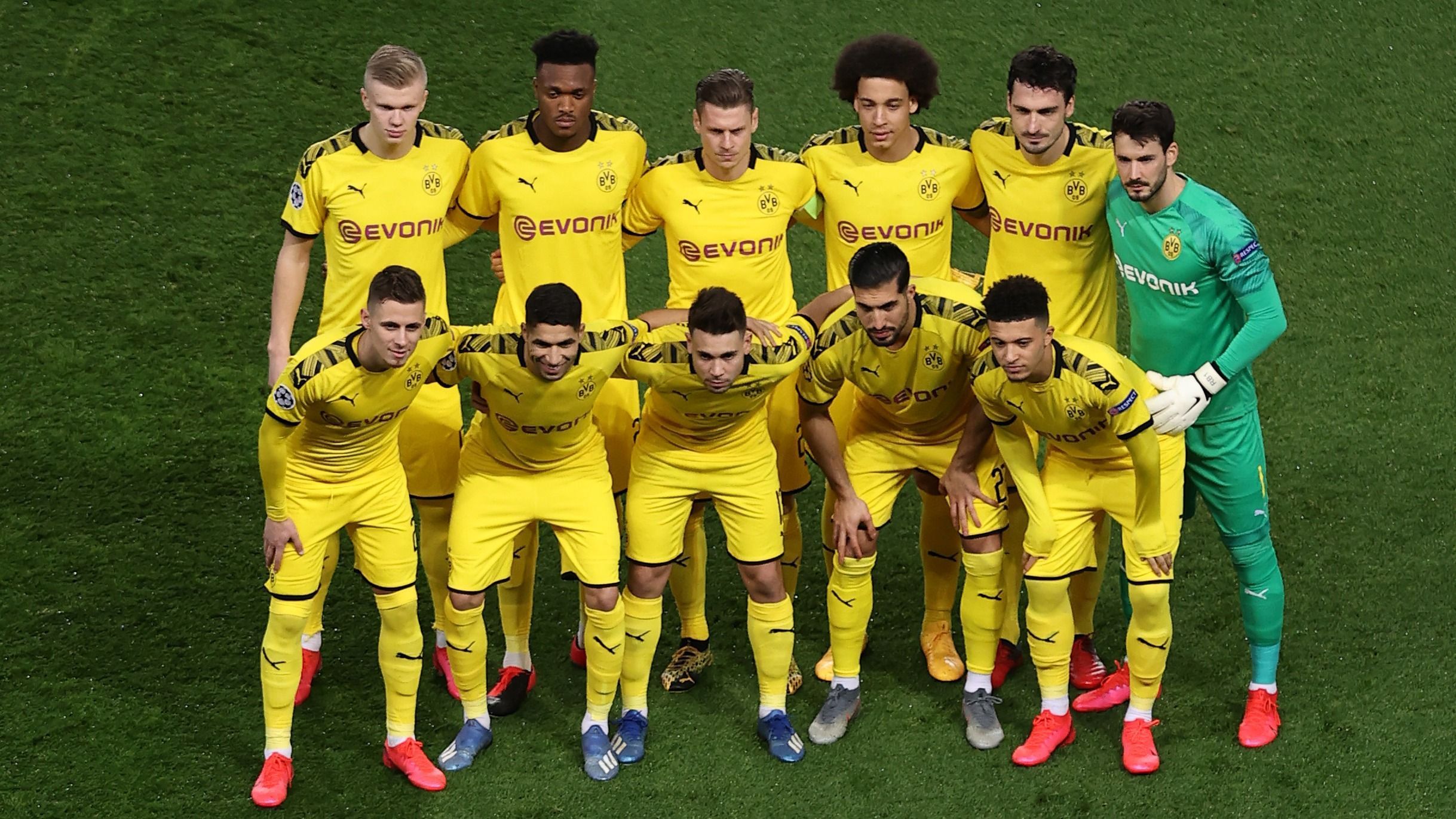 
                <strong>Die BVB-Stars in der Einzelkritik</strong><br>
                Trotz des 2:1 Hinspielerfolgs scheidet der BVB im Achtelfinale der Champions League gegen Paris Saint-Germain aus. Im Geisterspiel in Paris unterliegen die Schwarz-Gelben mit 0:2. ran.de hat die Borussen benotet.
              