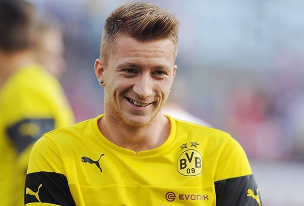 
                <strong>Marco Reus</strong><br>
                Marco Reus hat anscheinend trotz seiner Strafe wegen Fahrens ohne Führerschein gut lachen, denn ein Model soll sich angeboten haben, ihn künftig zum Training zu fahren. Jedoch nur unter bestimmten Bedingungen.
              