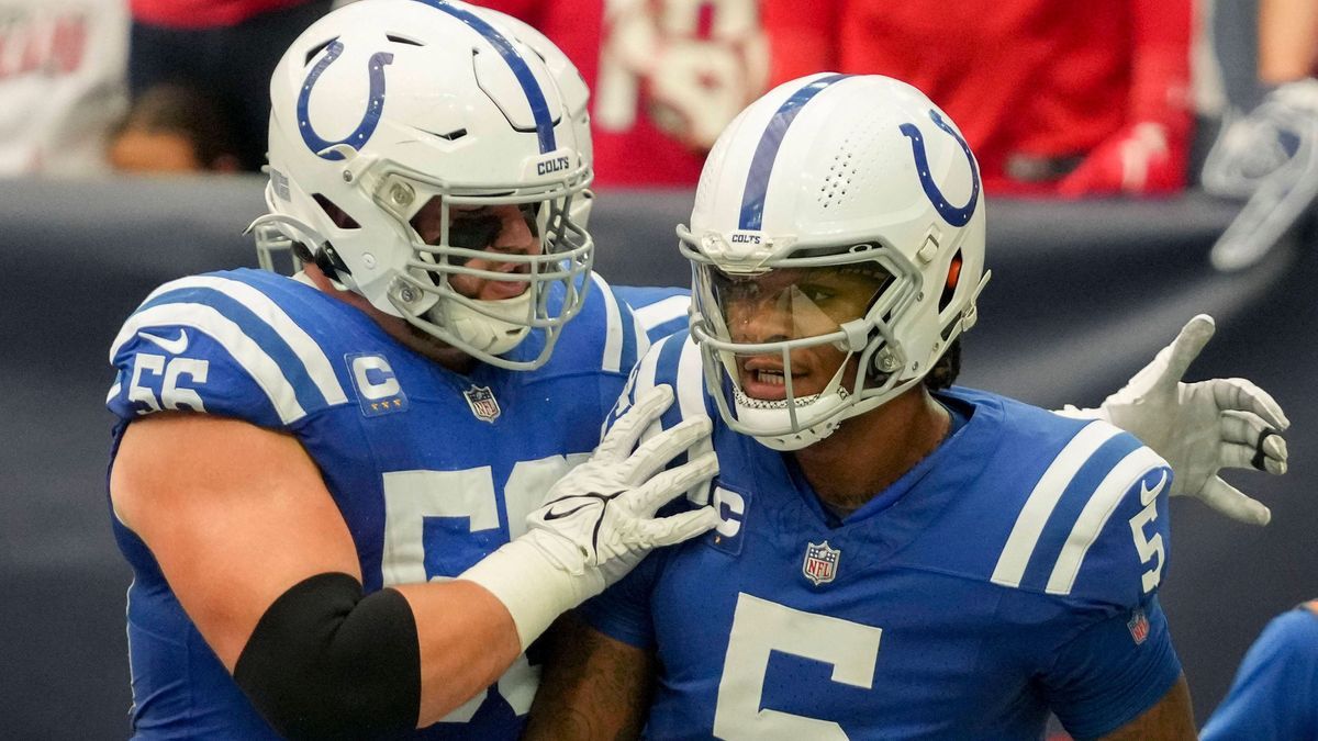 NFL, American Football Herren, USA Indianapolis Colts at Houston Texans Sep 17, 2023; Houston, Texas, USA; Indianapolis Colts guard Quenton Nelson (56) celebrates with Indianapolis Colts quarterbac...