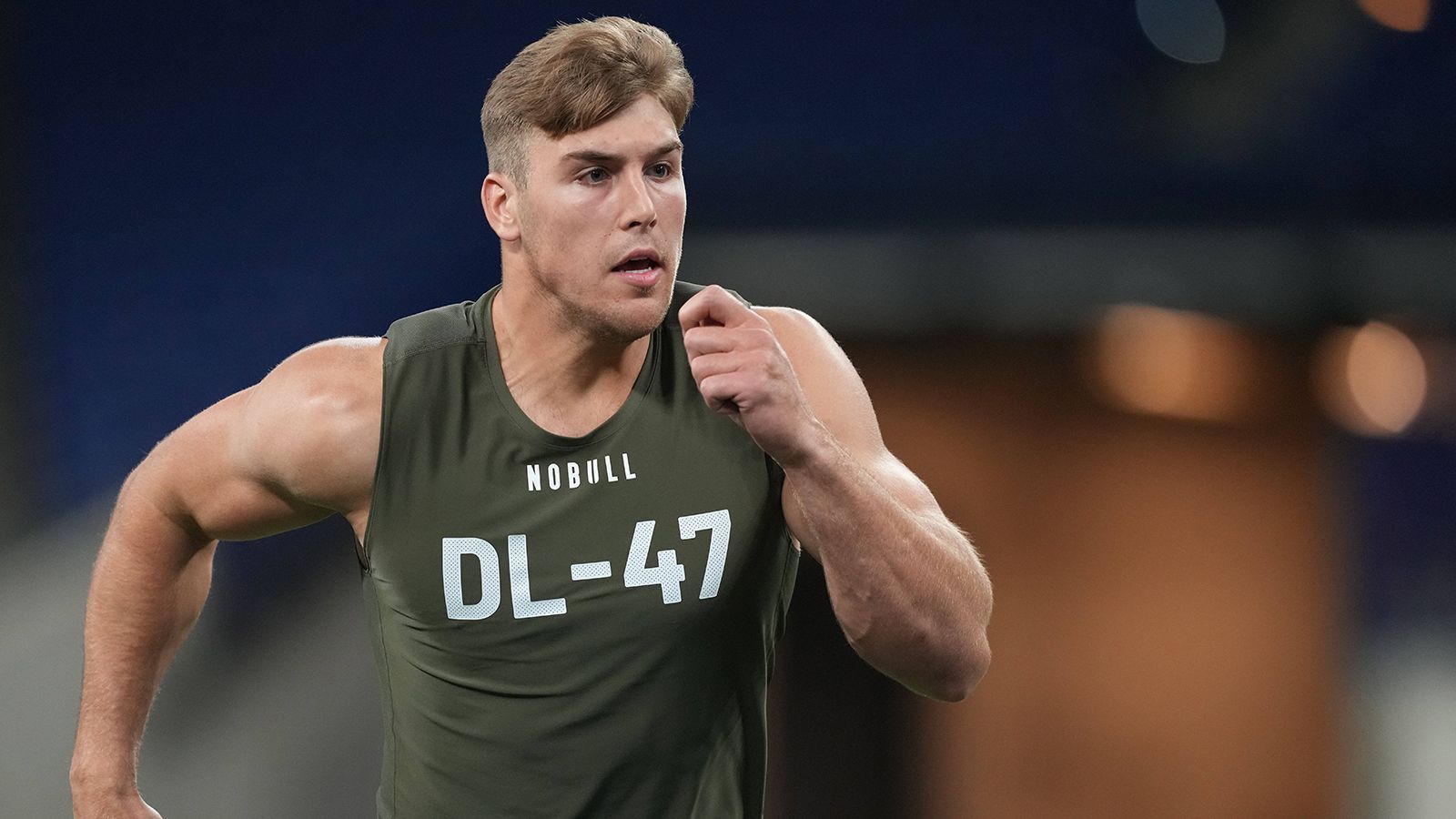 
                <strong>13. Pick: Lukas Van Ness (Green Bay Packers) </strong><br>
                &#x2022; Rückennummer: 90<br>&#x2022; Position: Edge Rusher<br>
              