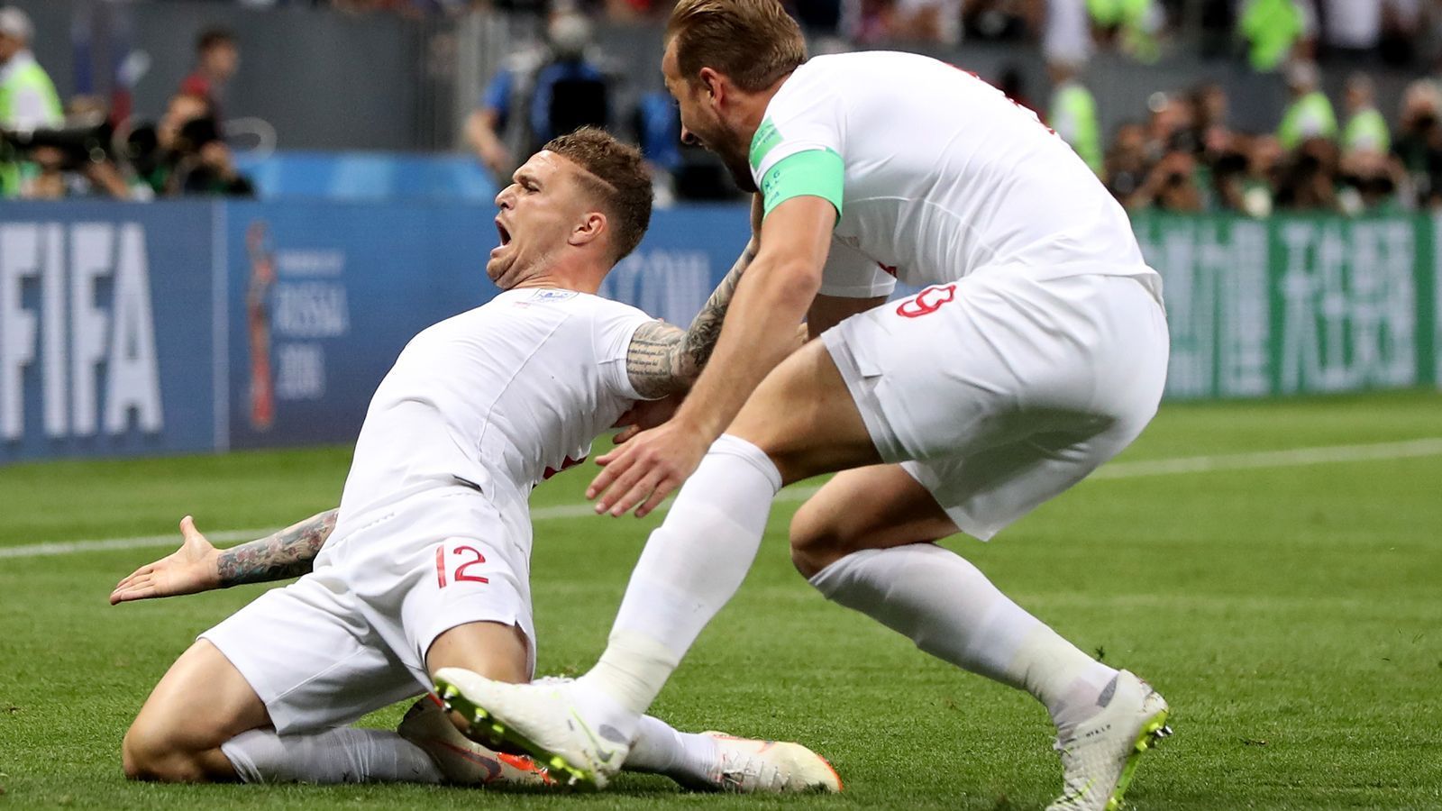 
                <strong>Kieran Trippier (England)</strong><br>
                Was für ein Tor! Trippier bringt die Three Lions in der fünften Minute mit einem Sahne-Freistoß in Führung. Wirkt im Anschluss beflügelt von seinem Treffer: sehr aufmerksam in der Rückwärtsbewegung, dabei immer wieder mit Nadelstichen nach vorne. Nach dem Wechsel nicht mehr so auffällig, stattdessen mit einigen Nachlässigkeiten. Hilft Walker in der Defensive zu selten. Muss die letzten Minuten verletzt von der Bank aus verfolgen. ran-Note: 3
              