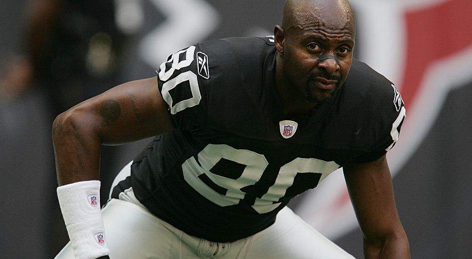 
                <strong>Jerry Rice</strong><br>
                3. Platz - Jerry Rice (29 Einsätze): Rice ist einer der besten Wide Receiver aller Zeiten und spielte zwischen 1985 und 2004 für die 49ers, Seahawks und Raiders fast 20 Jahre in der NFL. Dreimal gewann er den Super Bowl.
              