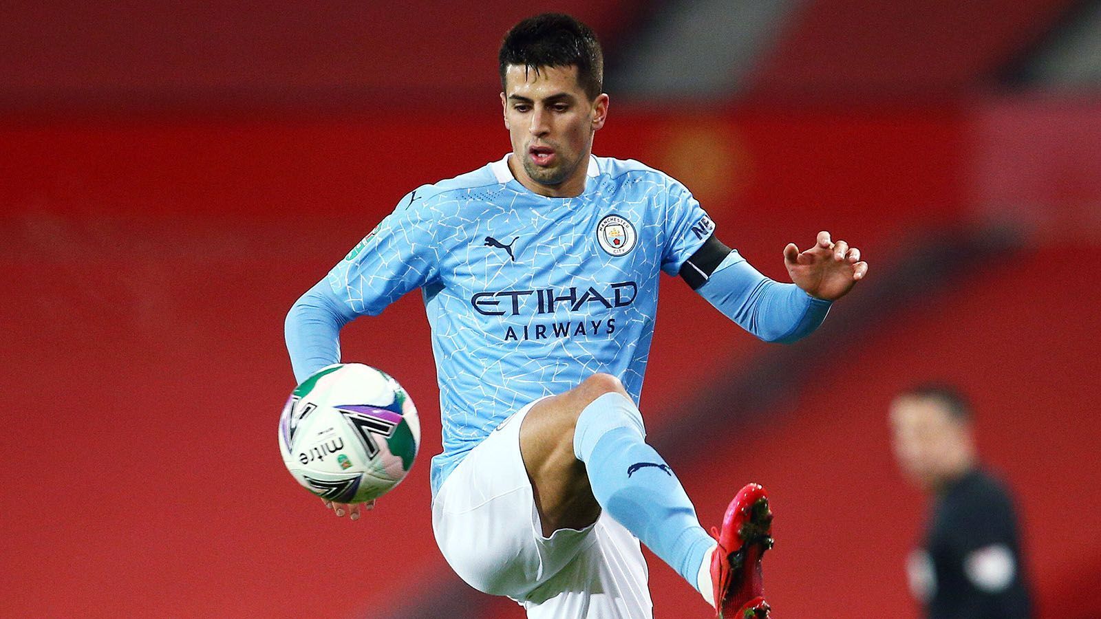 
                <strong>Schlüsselspieler Manchester City: Joao Cancelo</strong><br>
                Nach drei Torvorlagen gegen Brügge legt Cancelo im Derby zwei weitere Assists nach und ist damit der überragende Mann bei den siegreichen Gästen.  
              