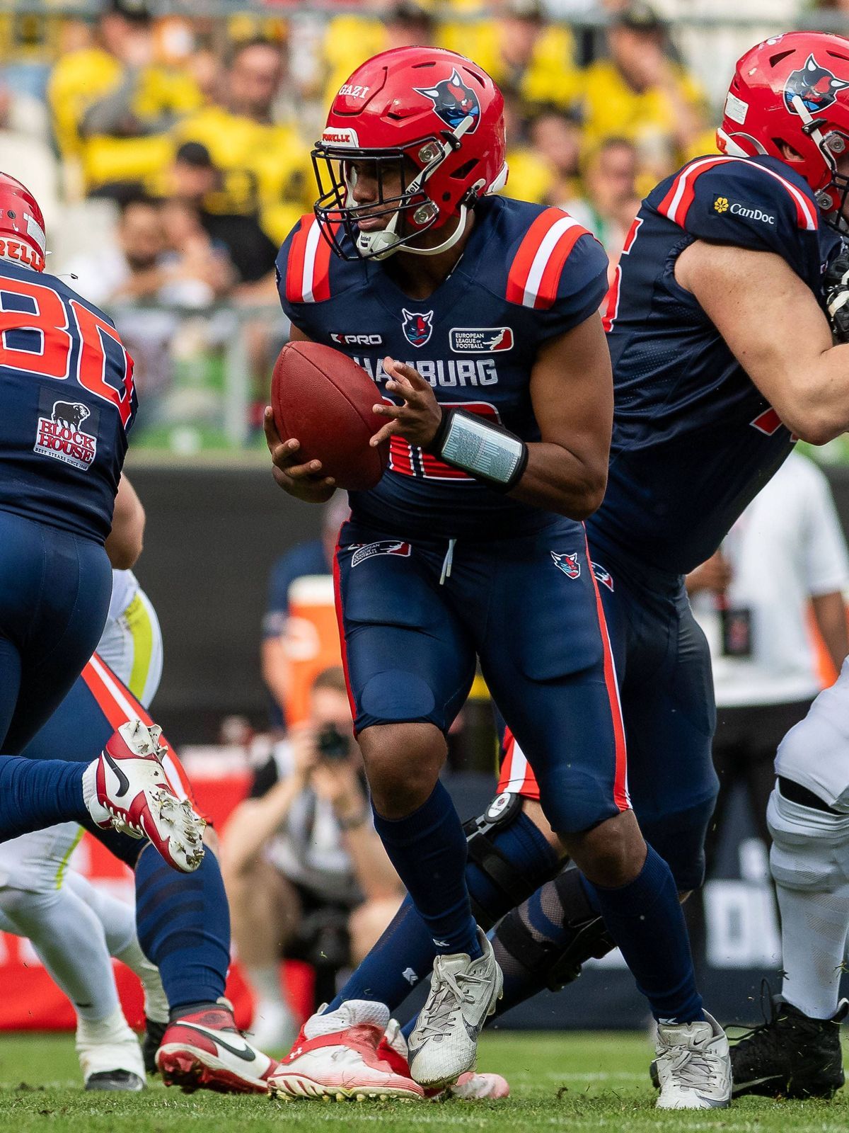 Taulia Tagovailoa (Hamburg Sea Devils 12), Hamburg Sea Devils vs. Stuttgart Surge, American Football, European League of Football, Spieltag 3, Saison 2025, 31.05.2025, Hamburg Sea Devils vs. Stuttg...