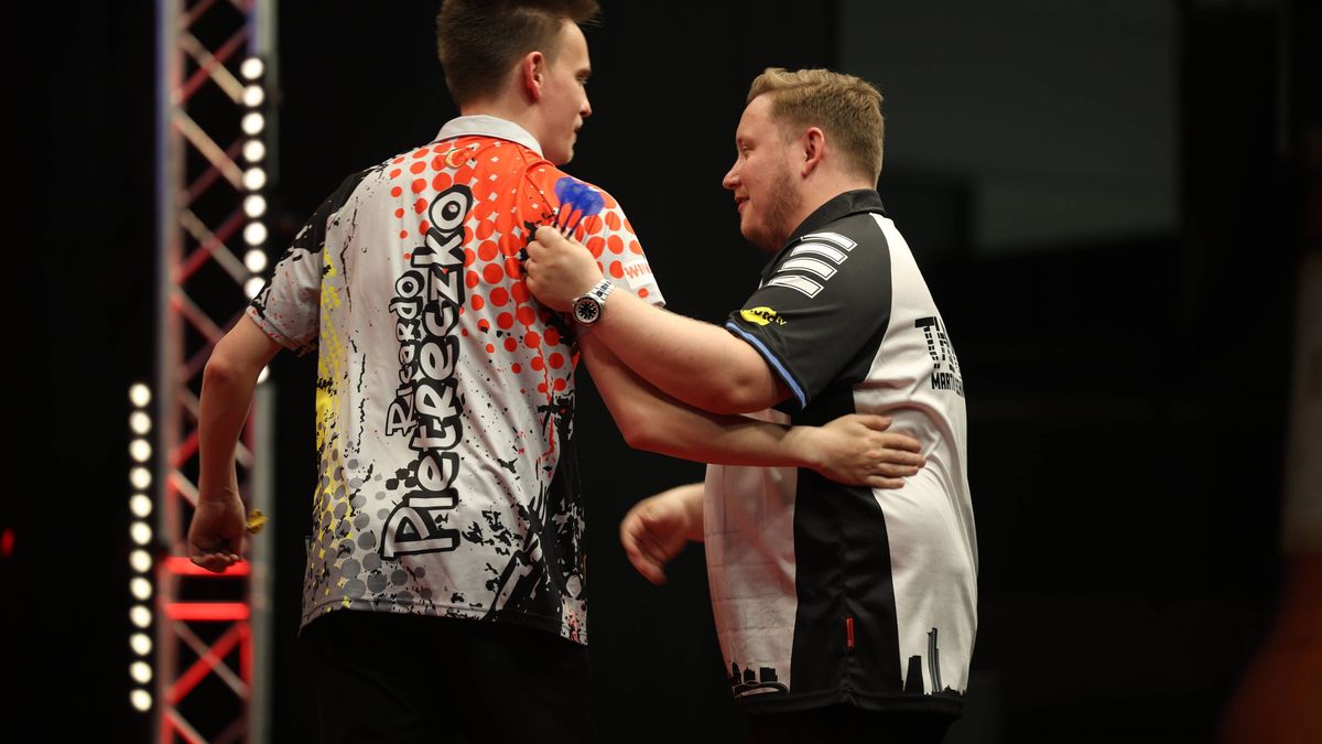 v.l. Ricardo Pietreczko (Winner), Martin Schindler GER, Darts, European Darts Open, PDC European Tour 2025 Runde 2, Best of 11 Legs, Martin Schindler vs. Ricardo Pietreczko 31.05.2025. GER, Darts, ...