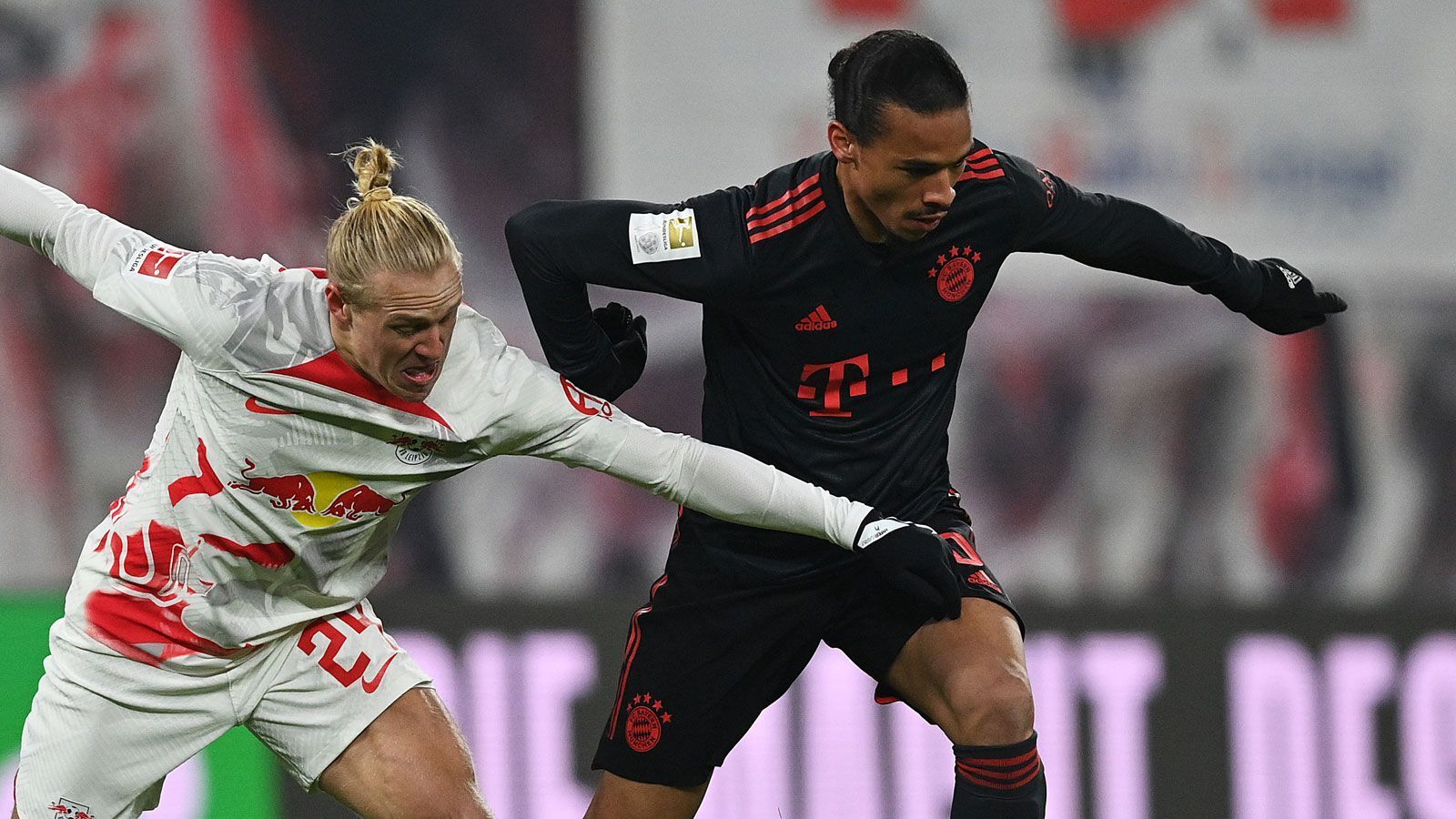 
                <strong>Leroy Sane</strong><br>
                Lange fast unsichtbar – dann packt er aber den schönen Pass auf Gnabry aus, der letzten Endes zum 1:0 durch Choupo-Moting führt. Zeigt immer wieder gekonnte Dribblings, die bleiben aber alle wirkungslos. Rückt nach Musialas Auswechslung mehr in die Mitte, zündet hier aber auch kein Feuerwerk. ran-Note: 3
              