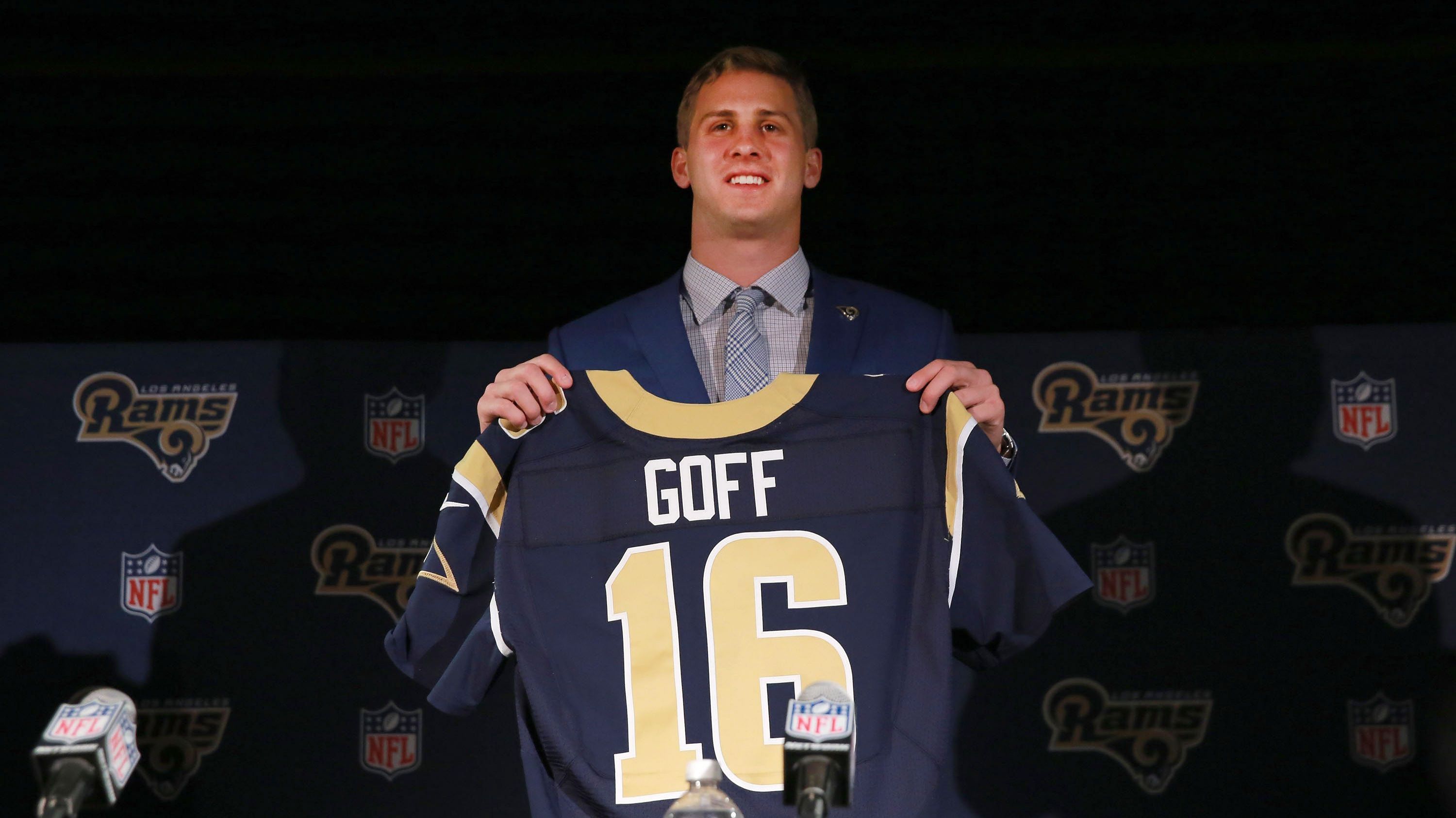 <strong>Draft 2016: 3 Quarterbacks<br></strong>1. Pick: Jared Goff (Foto, Los Angeles Rams)<br>2. Pick: Carson Wentz (Philadelphia Eagles)<br>26. Pick: Paxton Lynch (Denver Broncos)