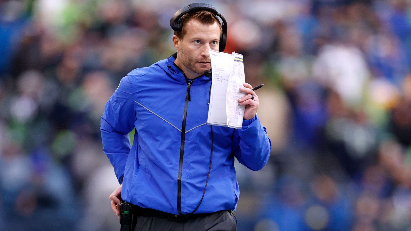 <strong>4. Platz (geteilt): Sean McVay</strong><br>
                • Team: Los Angeles Rams<br>• Im Amt seit: 2017<br>• Regular-Season-Bilanz: 70-45<br>• Vorherige Stationen: Commanders-OC (2014-2016, damals noch Washington Redskins)