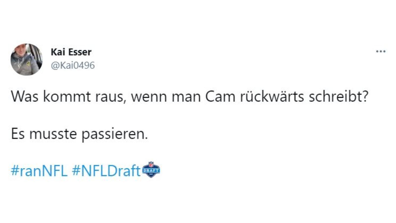 
                <strong>Cam oder Mac - Hauptsache Patriot</strong><br>
                Viele Experten waren sich einig, als es um den Pick der New England Patriots ging. Dass Mac Jones seinen Weg nach Foxborough finden würde, war für kaum jemanden überraschend. Es macht ja auch absolut Sinn mit Blick auf die Namen des aktuellen und des wohl zukünftigen Quarterbacks - alle sportlichen Aspekte mal beiseite.
              