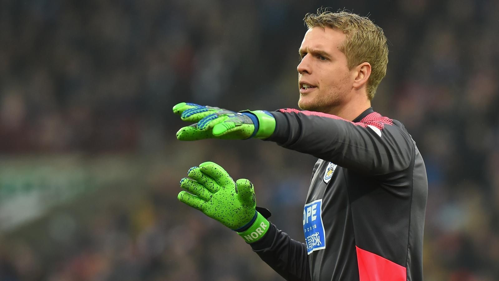 
                <strong>Jonas Lössl (Abgang 1. FSV Mainz 05)</strong><br>
                Jonas Lössl wurde bereits vor der aktuellen Saison von Mainz 05 an Huddersfield Town ausgeliehen. Jetzt hat der Klub von David Wagner die Kaufoption gezogen und hält den Dänen permanent bei den Terriers. Über die Ablösesumme oder die Vertragsdauer ist nichts bekannt.
              