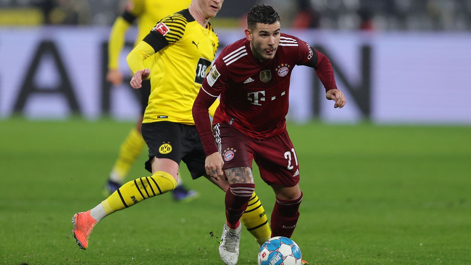 
                <strong>Lucas Hernandez</strong><br>
                Hält gemeinsam mit Upamecano Haaland in Schach, was in der ersten Halbzeit über weite Strecken gut gelingt. Stoppt Konter, klärt Abschlüsse, ist dabei nicht ganz so dominant wie sein Mitspieler. Nach der Pause dann aber der Verlässlichere von beiden. Muss gegen Haaland aber schon all sein Können auspacken, um Gefahren zu unterbinden. In der 74. Minute angeschlagen für Süle ausgewechselt. ran-Note: 2
              