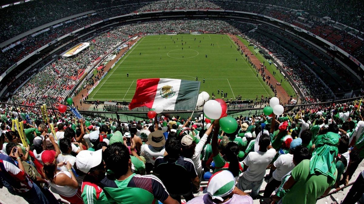 Aztekenstadion in Mexiko City PUBLICATIONxINxGERxSUIxAUTxONLY ZUMA-20090812_prc_u78_008.jpg o0 Nationalmannschaft Estadio Azteca Stadion, Fußballstadion, innen, Innenansicht Fans Zuschauer Totale o...