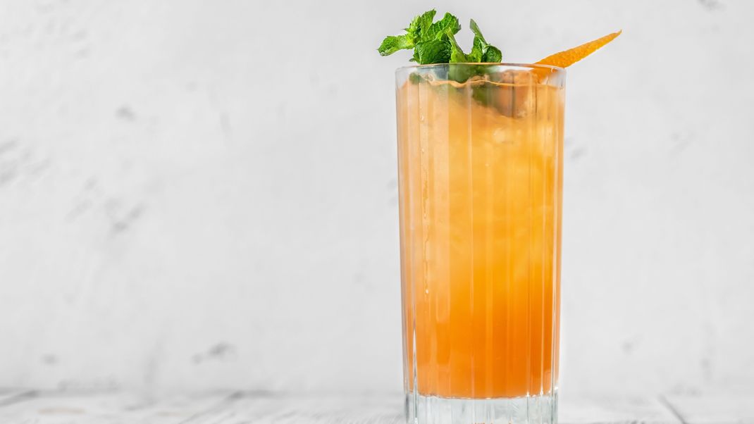 Der erfrischende Kultdrink Switchel mit einem spritzigen Twist aus saurem Apfelessig.&nbsp;